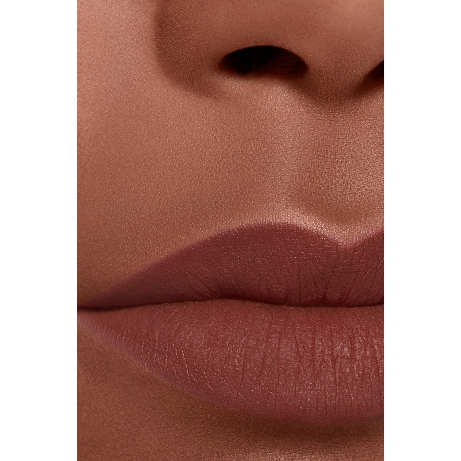 LA BARRA DE LABIOS LÍQUIDA MATE INTENSA DE LARGA DURACIÓN